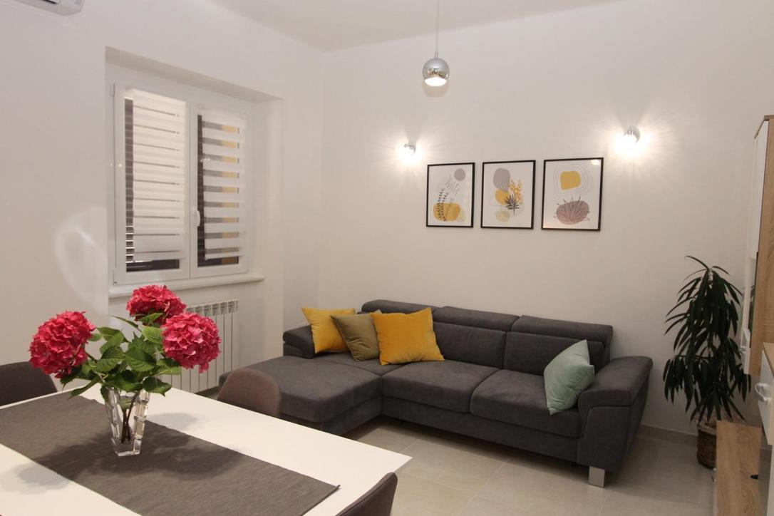 L Apartment Raša Esterno foto